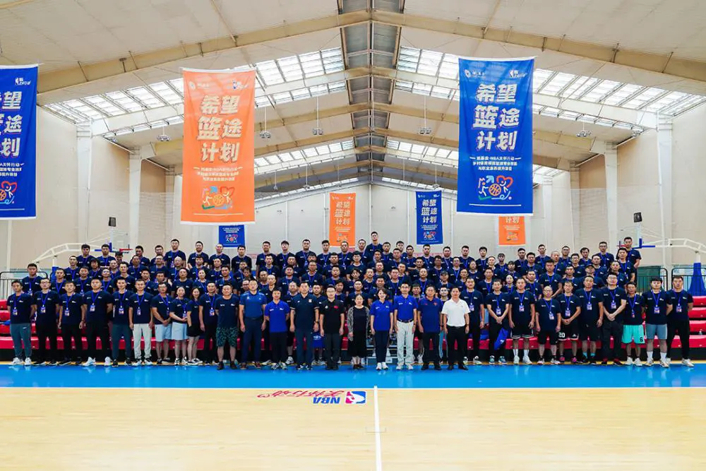 为什么参加篮球辅导可以帮助孩子更好地成长_0
